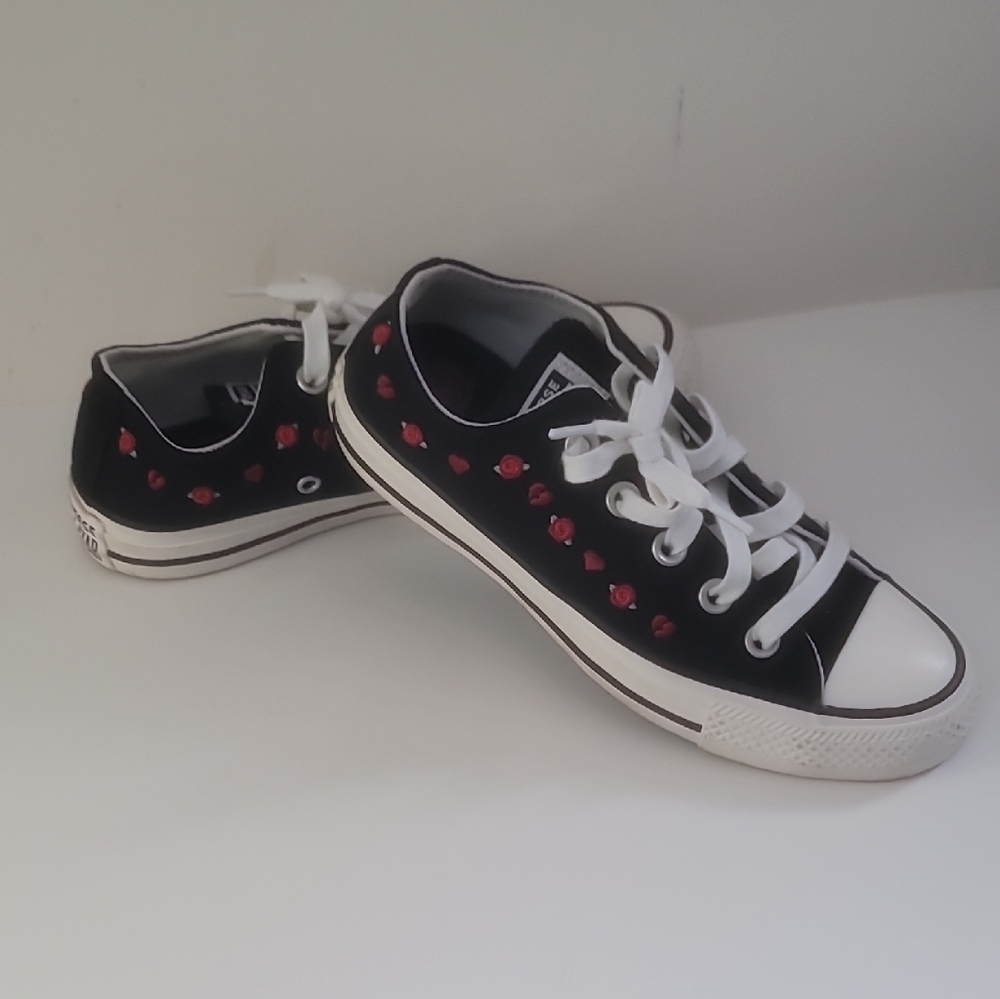 Converse Black Canvas Low-Top Sneakers with Red Roses Print